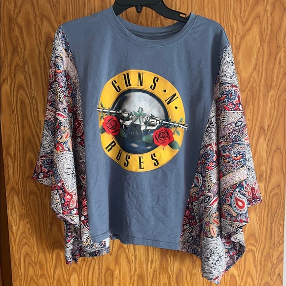 Source Unknown Tops - Guns.N.Roses Graphic Women's Top - Blue and Multicolor size L/XL